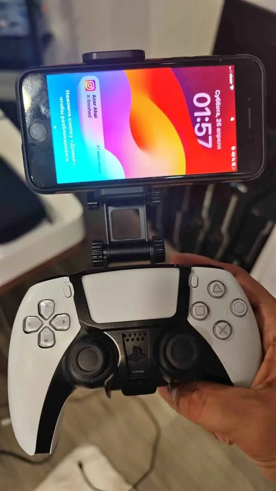 Dual sense phone holder