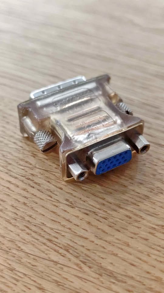 VGA to DVI adapter