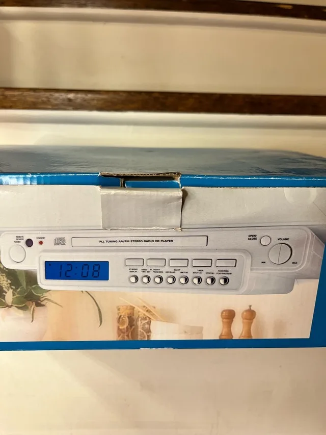 Curtis Under Cabinet Radio image indicator(2)