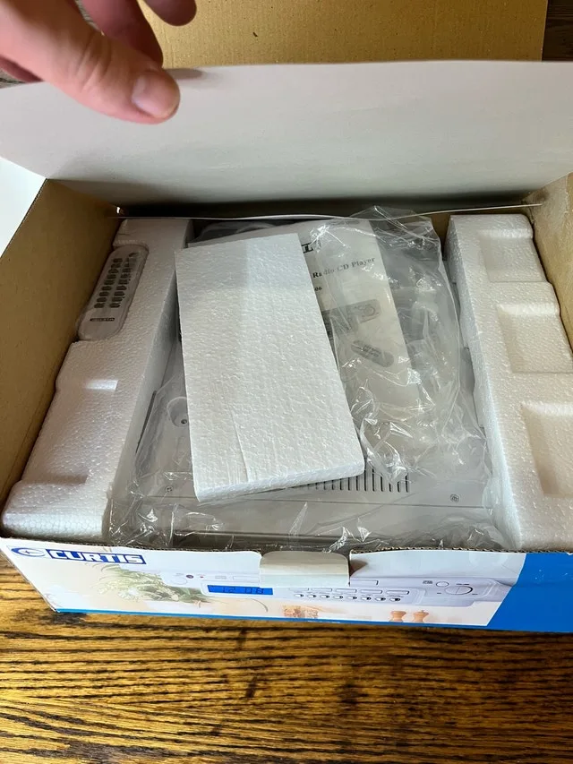 Curtis Under Cabinet Radio image indicator(4)