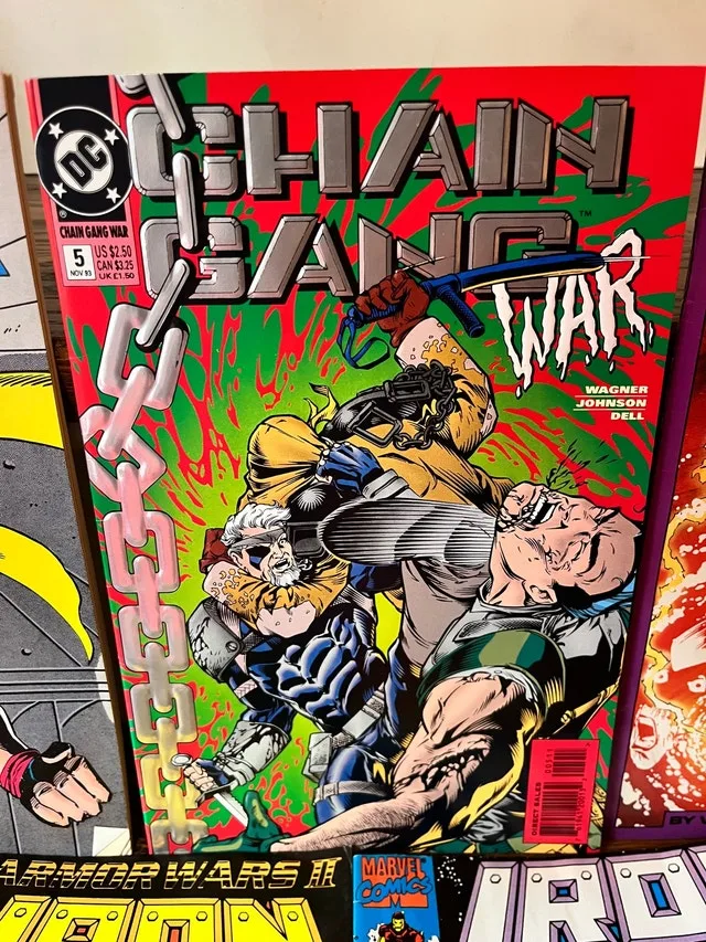 Comic Books Lot DC Marvel Dark Horse image indicator(4)