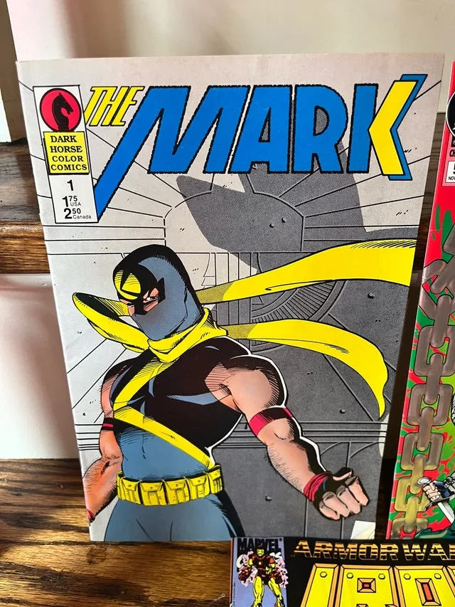 Comic Books Lot DC Marvel Dark Horse image indicator(5)