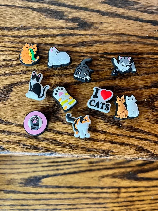 Cute cat croc jewels image indicator(3)