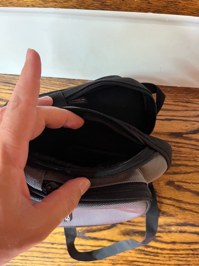Gameboy advance sp case needs new zipper - photo 3