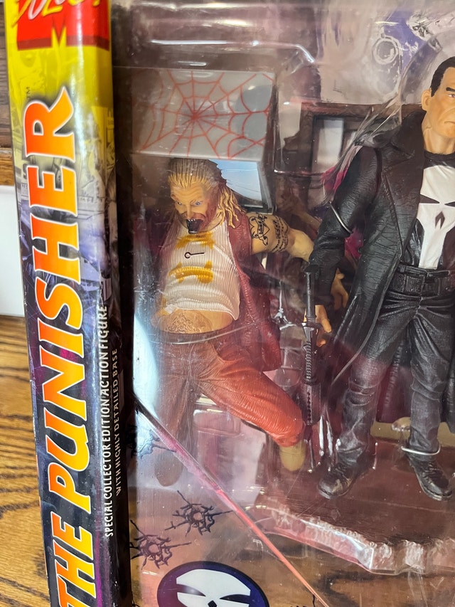 Marvel Select Punisher Action Figure - photo 3