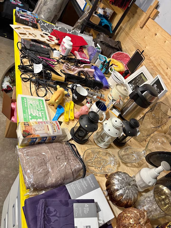 Garage Sale! Sun Nov 16/25 8:30-2:30 152 Martha’s Meadow NE