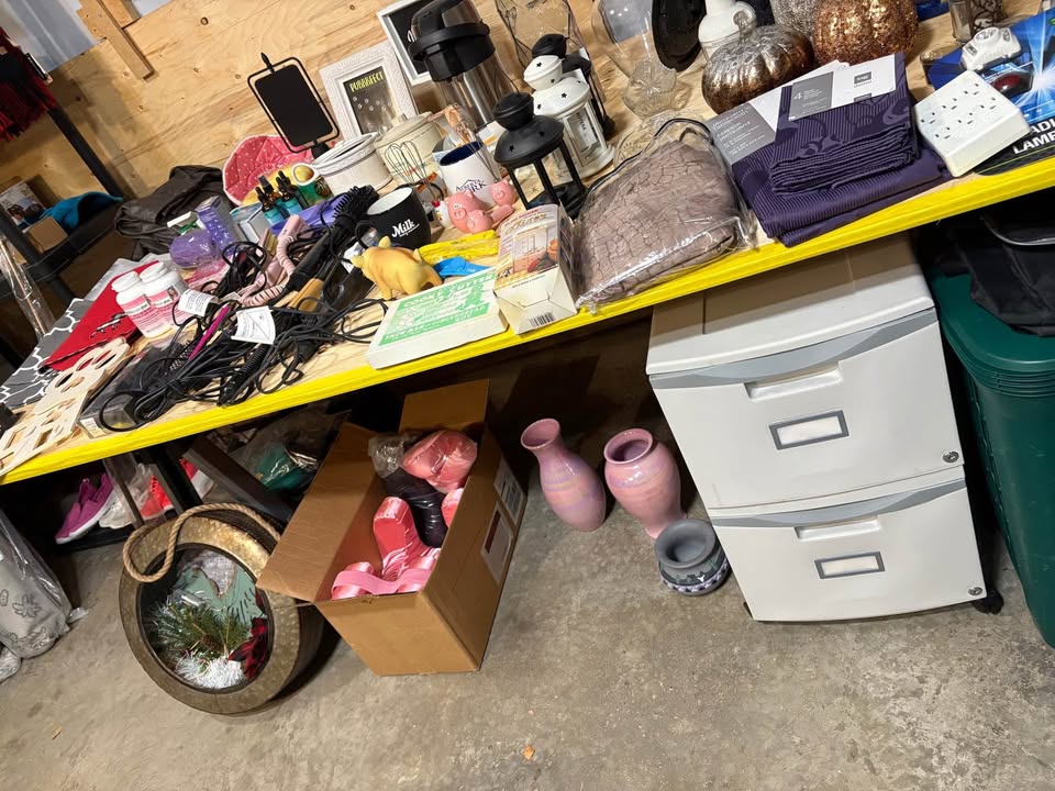 Garage Sale! Sun Nov 16/25 8:30-2:30 152 Martha’s Meadow NE - photo 3