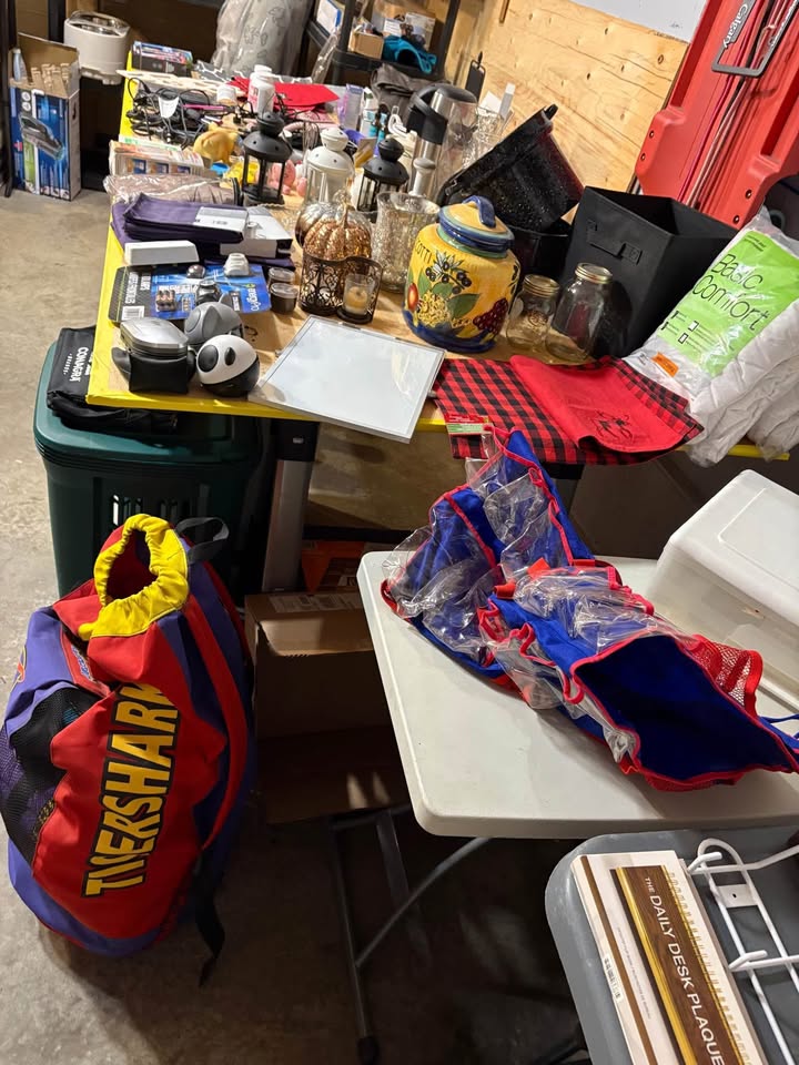 Garage Sale! Sun Nov 16/25 8:30-2:30 152 Martha’s Meadow NE - photo 4