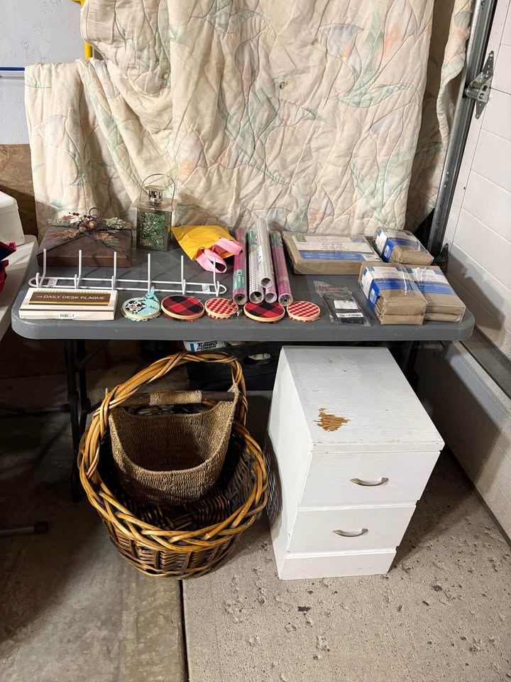 Garage Sale! Sun Nov 16/25 8:30-2:30 152 Martha’s Meadow NE - photo 5