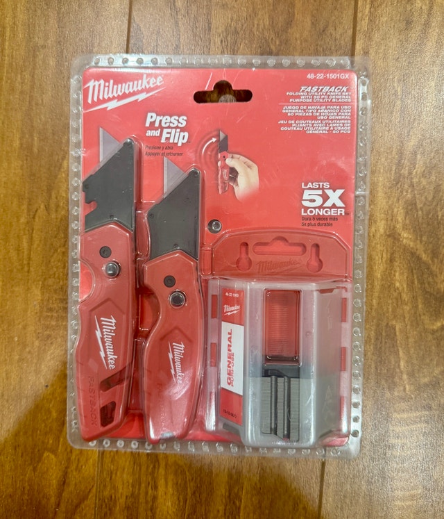 Milwaukee Fastback Utility Knife 2 Pc Set with 50 Blades