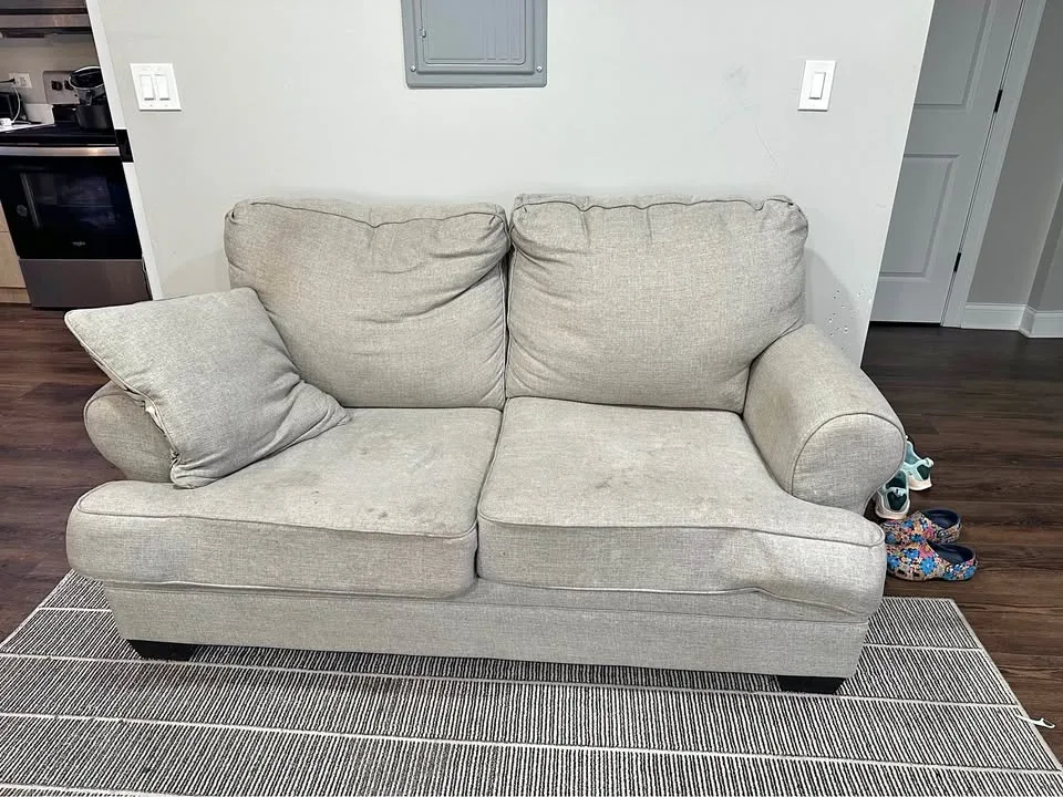 Love seat for free thumbnail