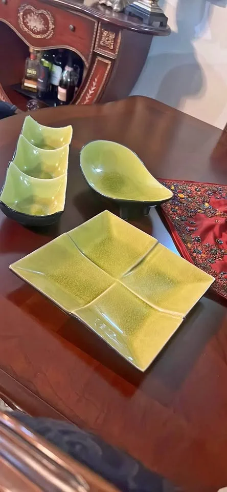 Decor and serving dishes