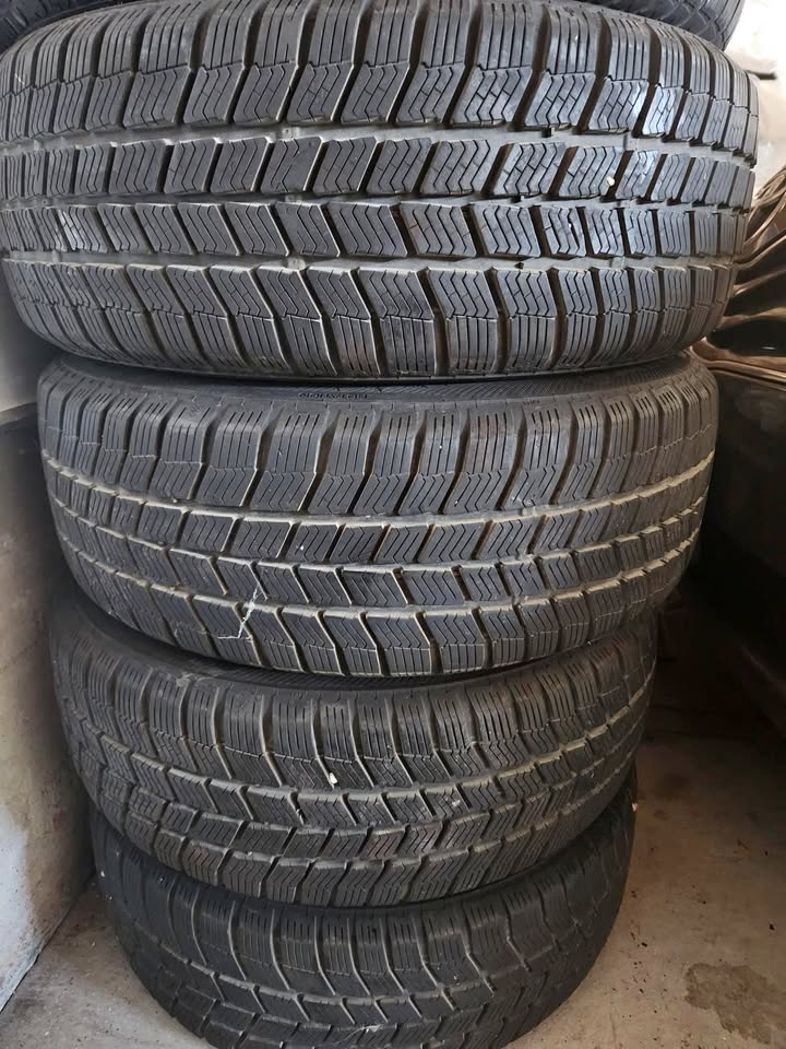 195 55 15 - Full set of 4 Snow Tires with Rims - 5 Bolt Pattern