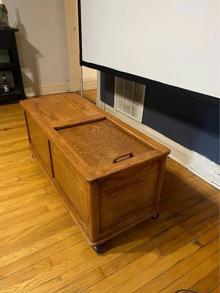 Vintage Solid Wood Rolling Storage trunk image indicator(3)