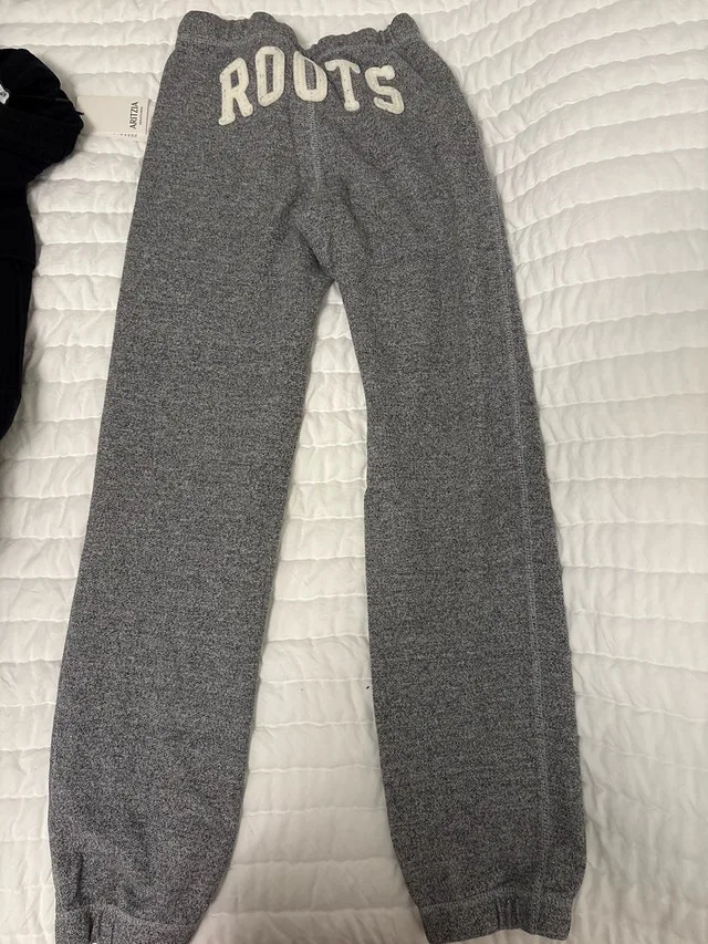 Girls roots sweatpants image indicator(2)