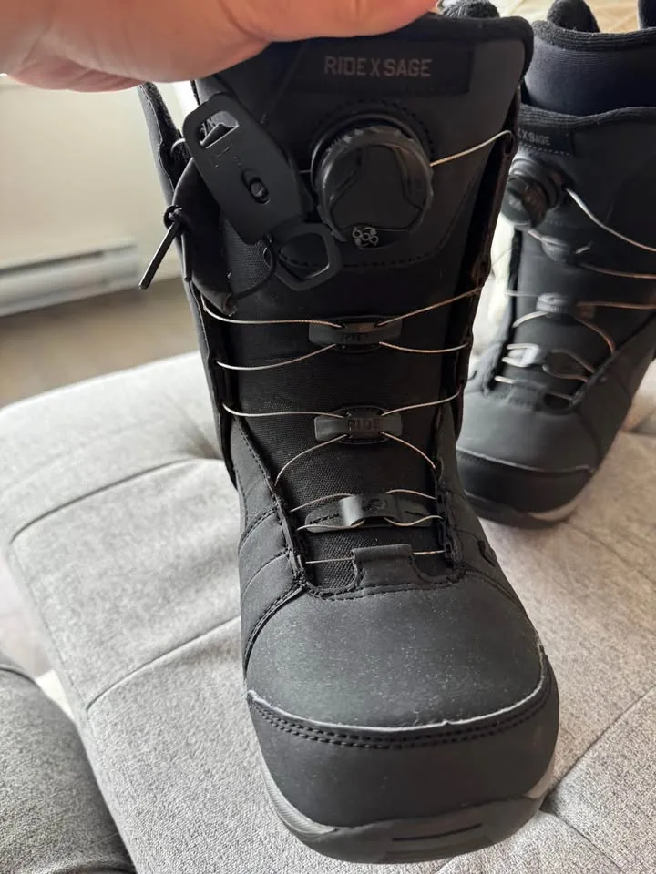 Ride Women’s Snowboard Boots Size 7 (Broken laces but repairable image indicator(4)