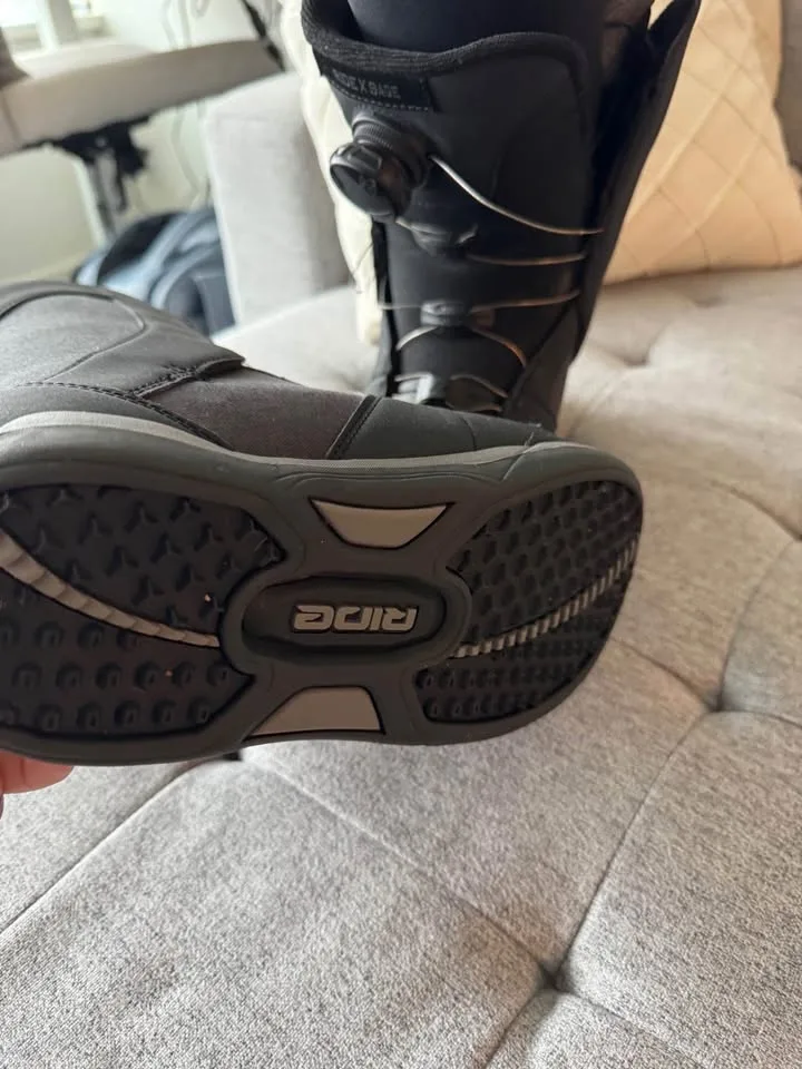 Ride Women’s Snowboard Boots Size 7 (Broken laces but repairable image indicator(8)