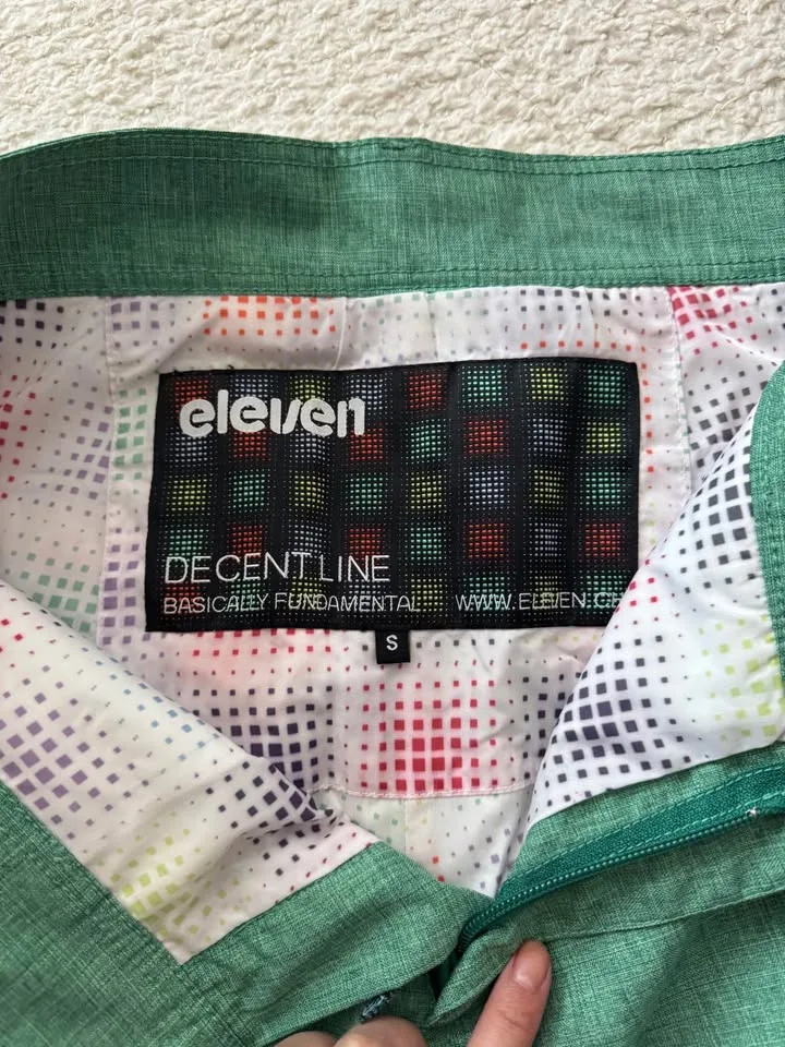 Women’s snow pants. Eleven brand. Size small. image indicator(4)