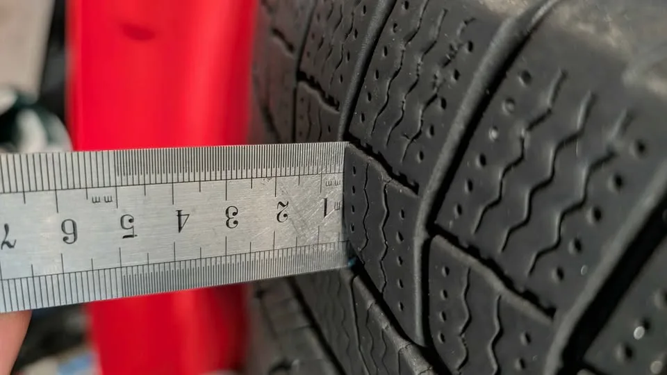 225/65R17 Michelin X-Ice Winter Tires on Rims - Subaru image indicator(2)