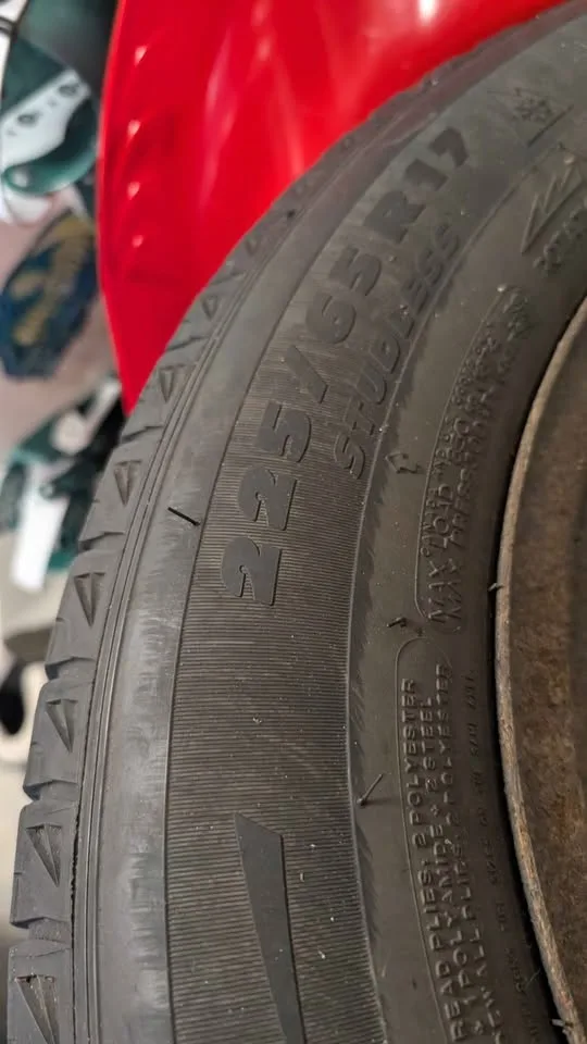 225/65R17 Michelin X-Ice Winter Tires on Rims - Subaru image indicator(3)