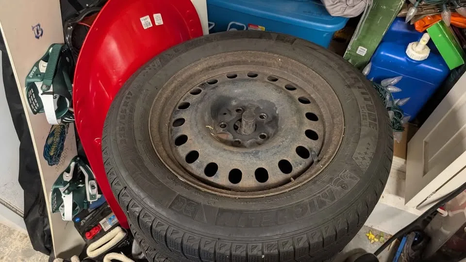 225/65R17 Michelin X-Ice Winter Tires on Rims - Subaru image indicator(4)