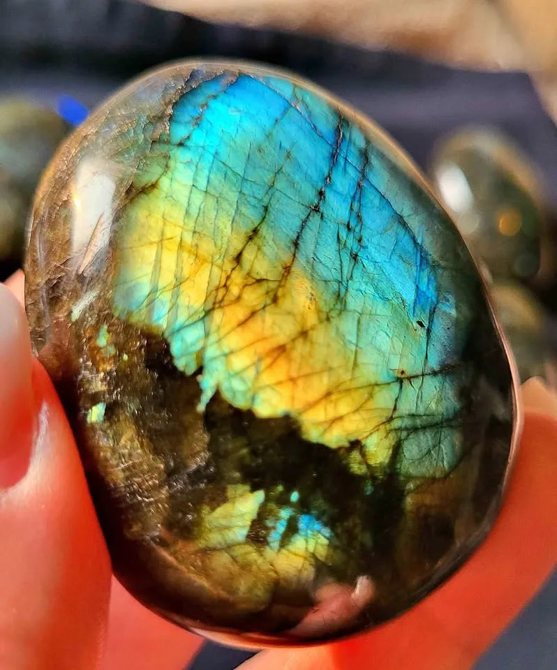 CRYSTALS - Labradorite Palms - High quality - thumbnail