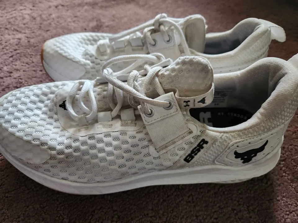 Under Armour Women's image indicator(2)