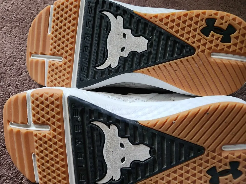 Under Armour Women's image indicator(4)