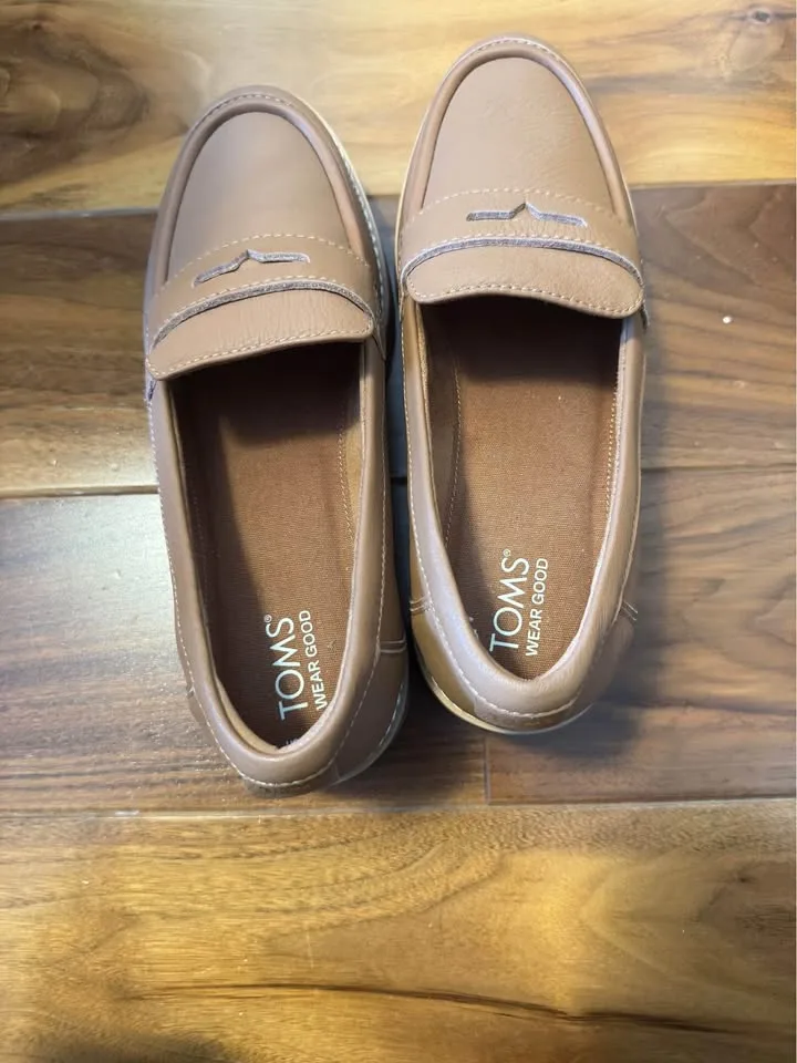Like NEW TOMS Cara Loafers image indicator(4)