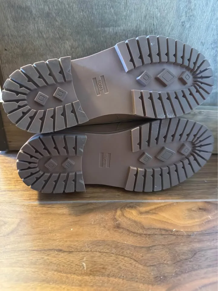 Like NEW TOMS Cara Loafers image indicator(5)