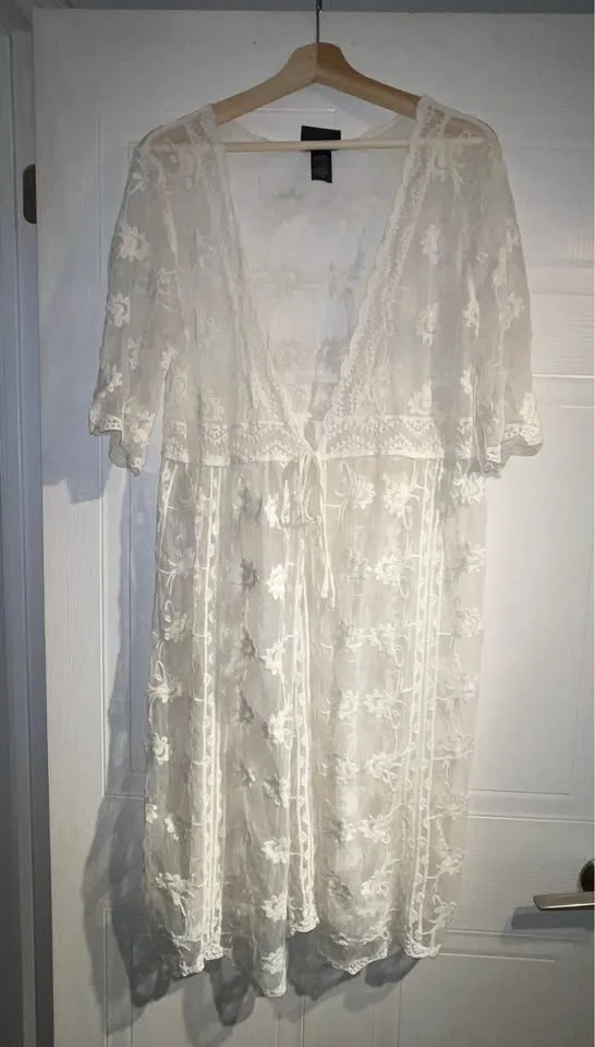 Liv Los Angeles Embroidered Mesh Duster Midi Vest size L/XL image indicator(3)