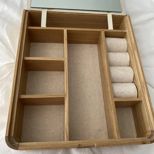 Umbra Jewelry Storage With Mirror image indicator(8)