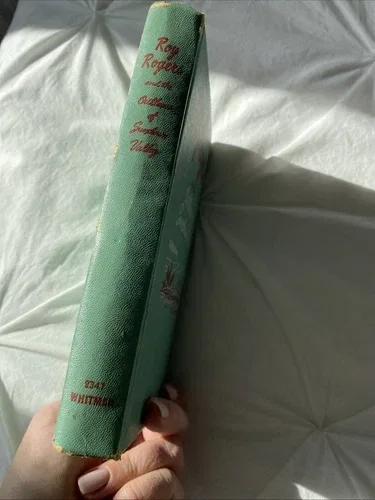 Roy Rodgers And The Outlaws Of Sundown Valley Book image indicator(8)