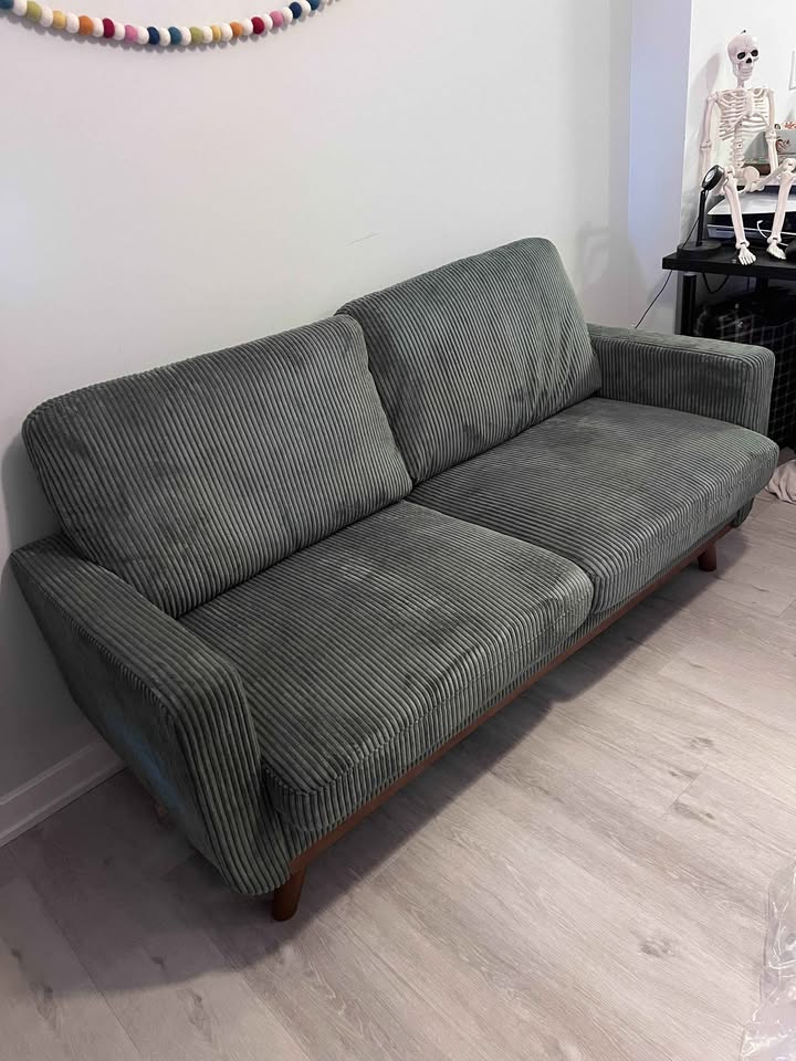 Green Couch - Like New - photo 2