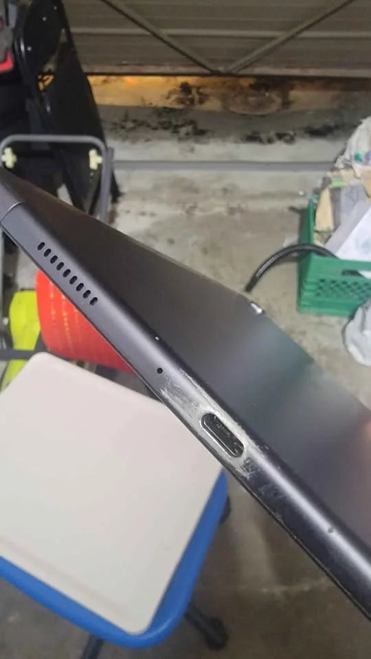 Samsung galaxy A7 64gb (needs new charger port) image indicator(2)