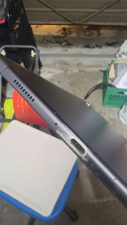 Samsung galaxy A7 64gb (needs new charger port) image indicator(3)