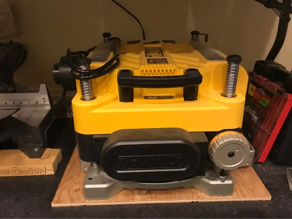 DEWALT 13-inch Thickness Planer image indicator(2)