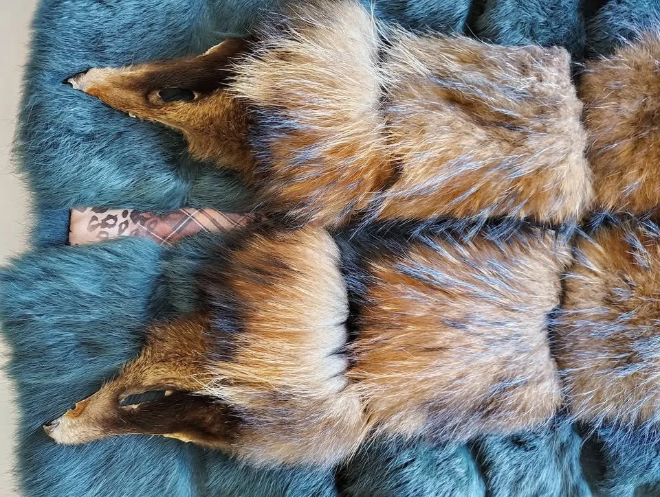 Luxurious Real Fur Emerald Coat – Fox & Rabbit Fabrication image indicator(3)