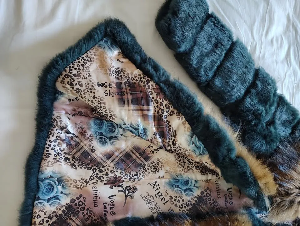 Luxurious Real Fur Emerald Coat – Fox & Rabbit Fabrication image indicator(4)