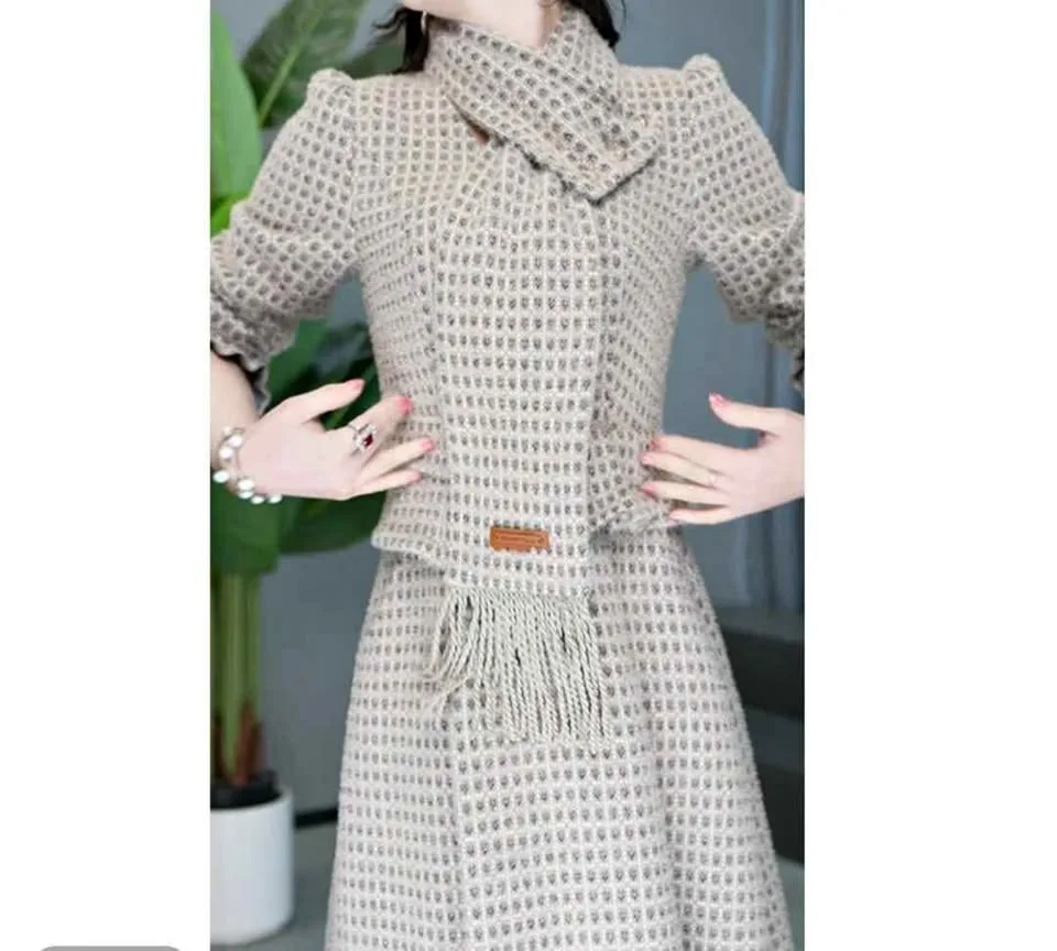 Fall/Winter Collection Almond White Sophistication thumbnail