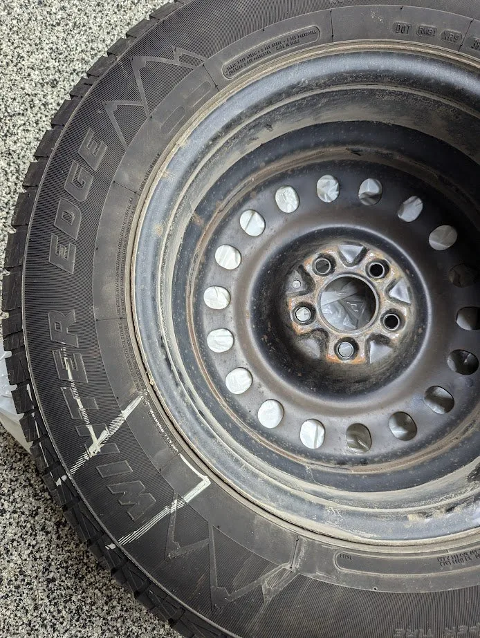 Motomaster Snow Winter Tires + Steels for sale image indicator(2)