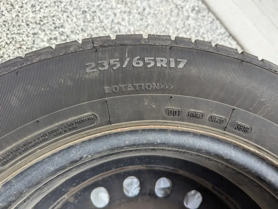 Motomaster Snow Winter Tires + Steels for sale image indicator(3)