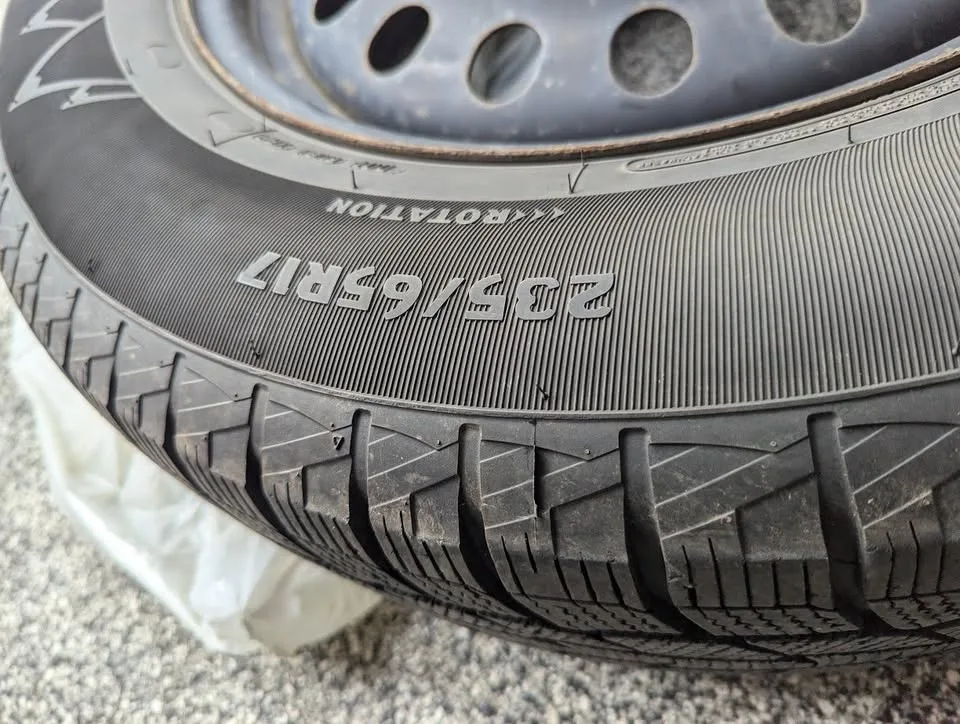 Motomaster Snow Winter Tires + Steels for sale image indicator(4)