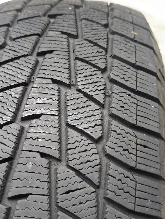 Motomaster Snow Winter Tires + Steels for sale image indicator(8)