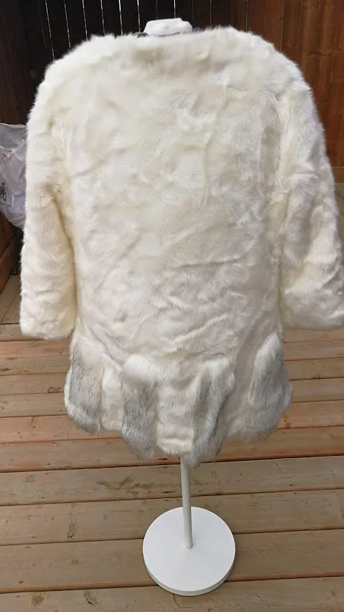 Luxury Fur CoatLuxury Fur Coat image indicator(2)