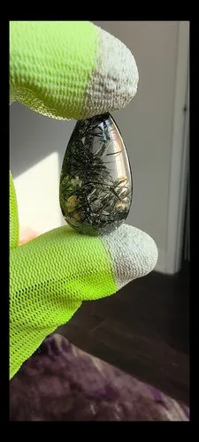 56 CTS, Lodolite Quartz, Cut & Polished, 3.2x1.8x1 cm image indicator(8)