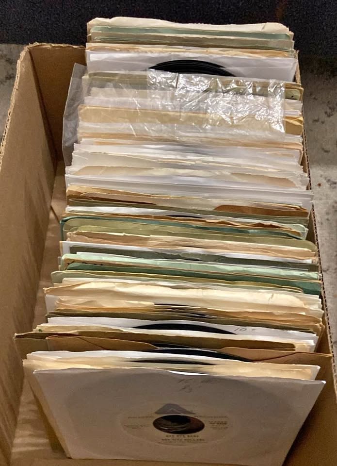 150 45s With Sleeves / Big Names / Clean Vinyl