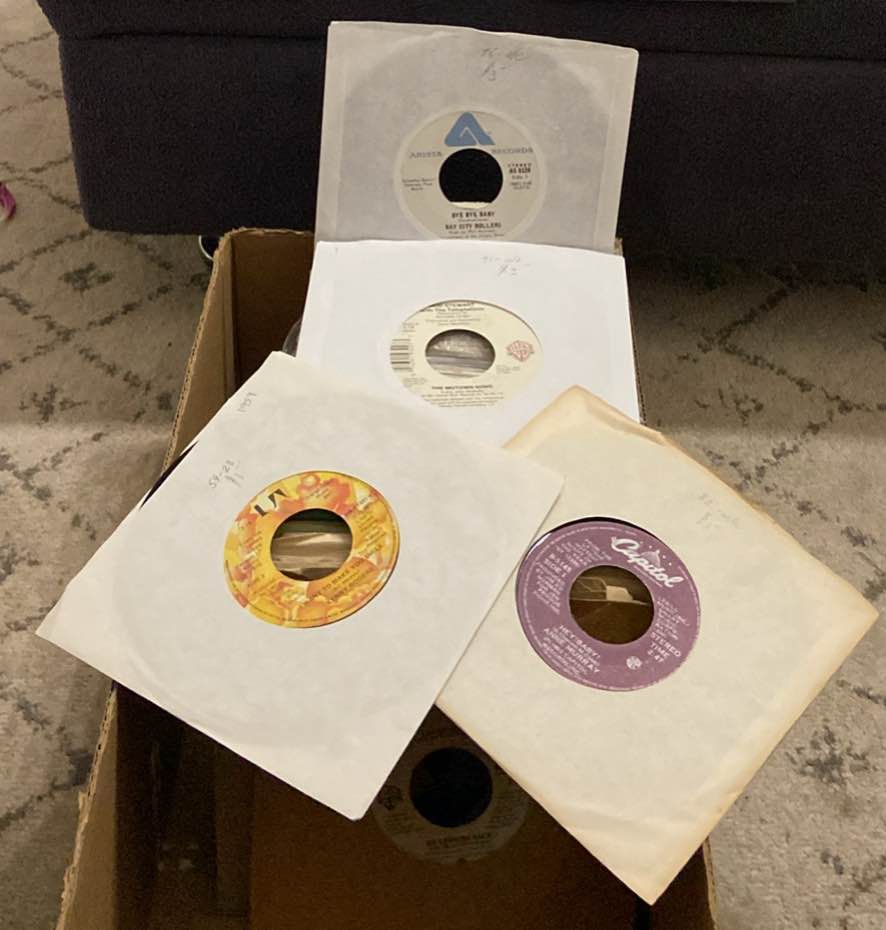 150 45s With Sleeves / Big Names / Clean Vinyl - photo 2