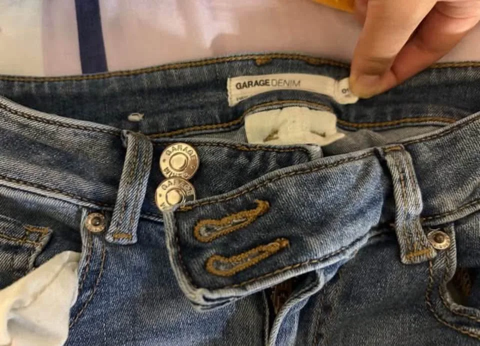 LOW RISE FLARED GARAGE JEANS image indicator(2)