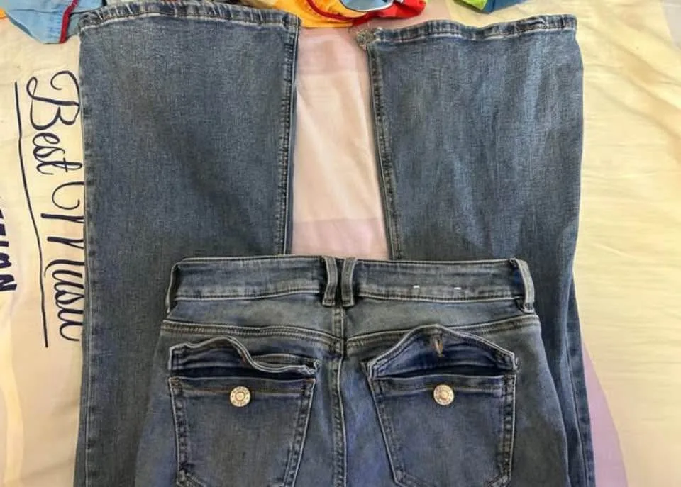 LOW RISE FLARED GARAGE JEANS image indicator(3)